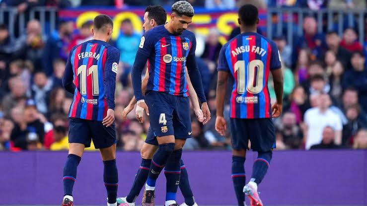 صورة تشكيل برشلونة الرسمي لمواجهة أوساسونا بالدوري 