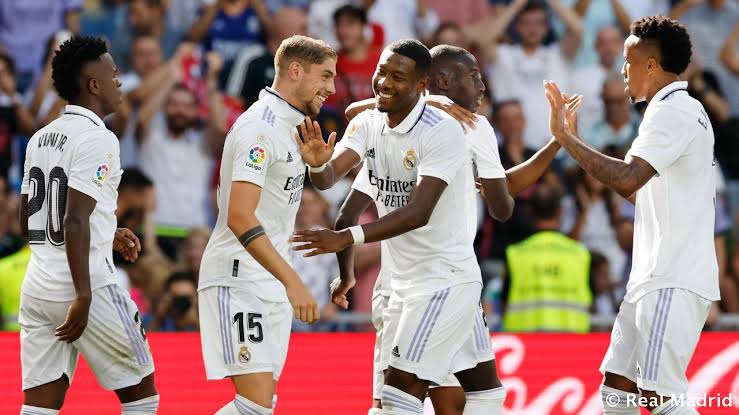 صورة ريال مدريد يحسم مستقبل ثلاثي الفريق 