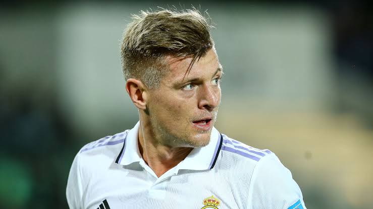 صورة كروس يحسم موقفه النهائي من ريال مدريد 