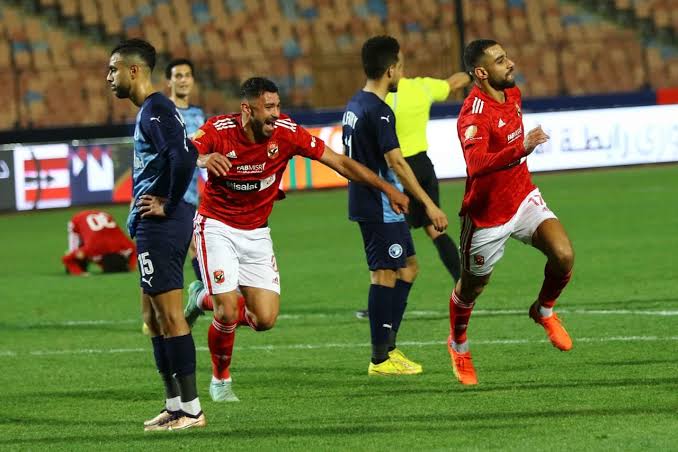 صورة الأهلي بالزي الأحمر وبيراميدز بالكحلي في كأس السوبر المصري 