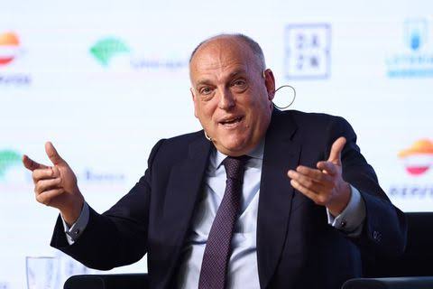 صورة تيباس يصدم لابورتا بشأن اللعب خارج أوروبا.. ويعلق على ضم برشلونة ميسي ومبابي! 