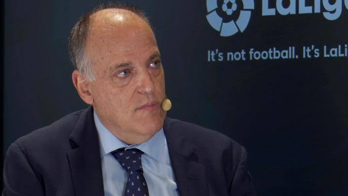 صورة رئيس رابطة الدوري الإسباني يرد على احتمالية عودة ميسي إلى برشلونة بعد رحيل بوسكيتس 