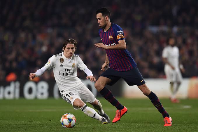 صورة تعليق مثير من مودريتش عن رحيل بوسكيتس من برشلونة 