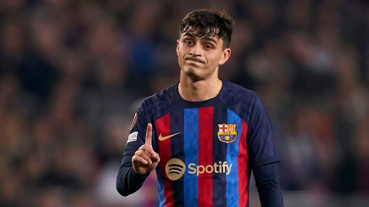 صورة بيدري يهدي اللقب لجماهير برشلونة