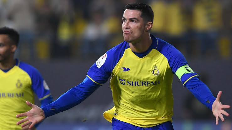 صورة بعد تعثر اتحاد جدة أمام الهلال.. رونالدو يوجه رسالة قوية لجماهير النصر