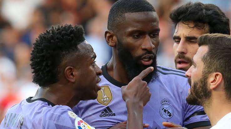 صورة فينيسيوس يرد على تيباس! 