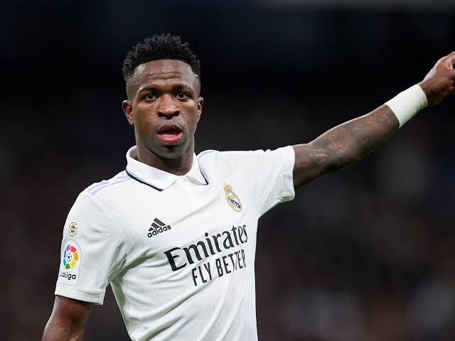 صورة رئيس ريال مدريد يحسم مستقبل فينيسيوس جونيور 