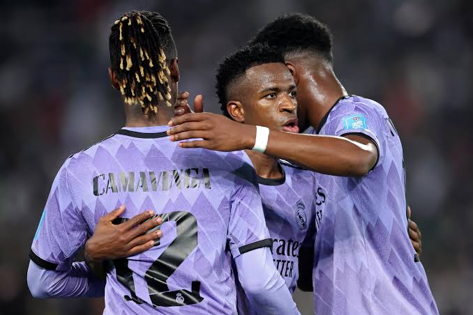 صورة ريال مدريد يثور على التحكيم 