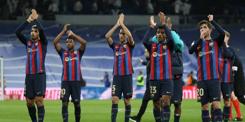 صورة نجم برشلونة على رادار الدوري الإنجليزي.. ولابورتا يحدد سعر اللاعب