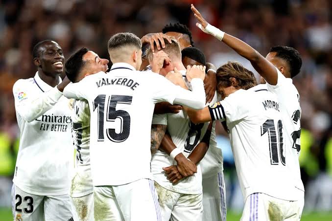 صورة أسطورة ريال مدريد يفاجئ الجماهير ويدرس العرض السعودي!
