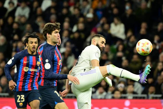 صورة خلاف بين أنشيلوتي وإدارة ريال مدريد بشأن بديل بنزيما.. طالع التفاصيل 