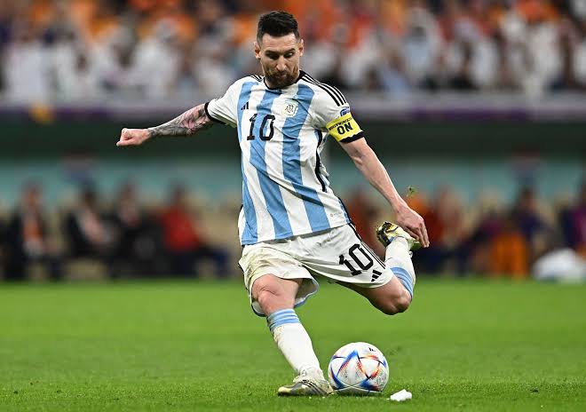 صورة رحله ميسي من برشلونة إلى الآن