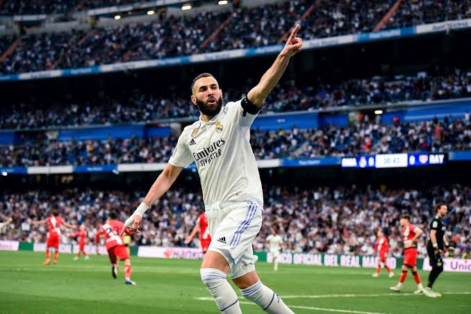 صورة سبب تفكير بنزيما في الرحيل عن ريال مدريد 