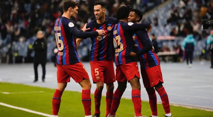 صورة تشافي يستقر على الراحلين في هجوم برشلونة 