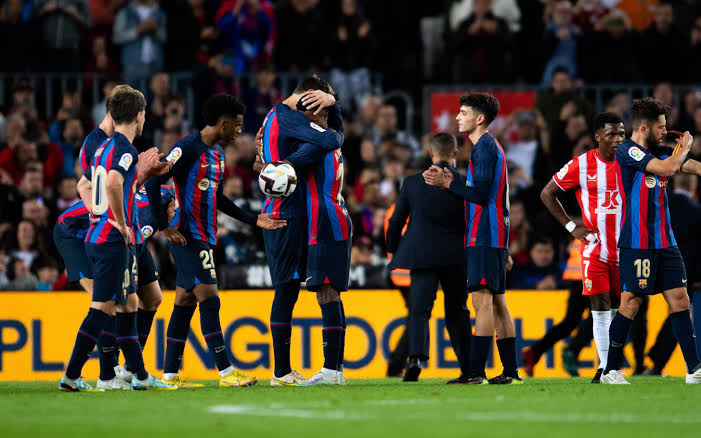 صورة نجم برشلونة يفاجئ تشافي بقراره الحاسم 