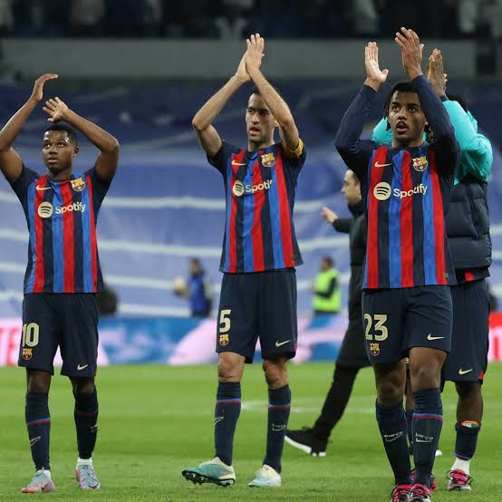 صورة قائد برشلونة يثير الجدل بتصريحاته عن ميسي