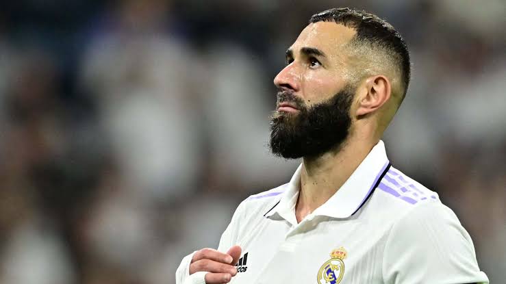 صورة عاجل.. كريم بنزيما يثير الجدل بشأن مستقبله مع ريال مدريد بتصريح ناري 