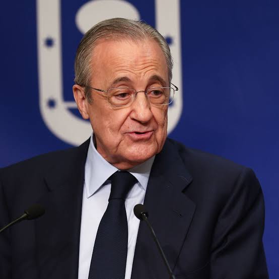 صورة بيريز يودّع أسطورة ريال مدريد 