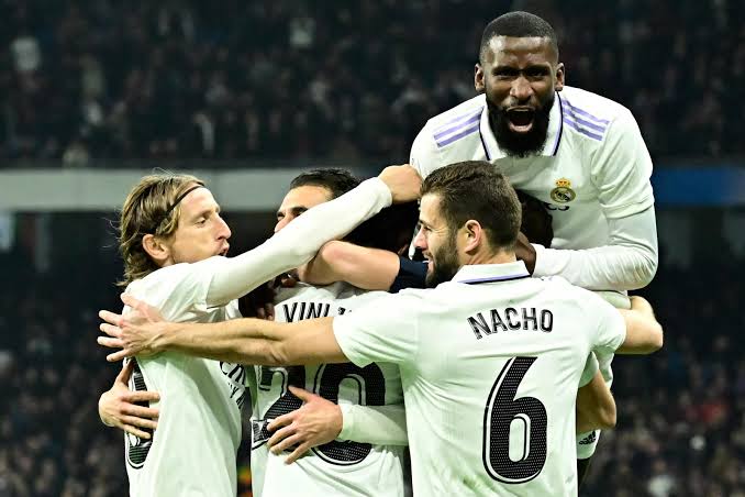 صورة ريال مدريد يقترب من تجديد عقد نجم الفريق