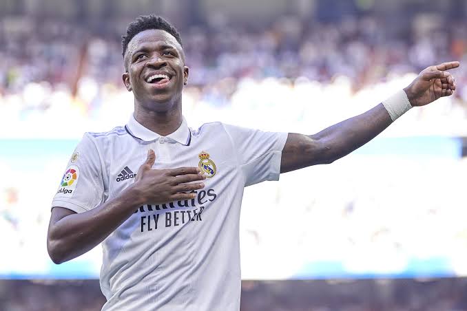 صورة فينيسيوس يتوج بجائزة أفضل لاعب في ريال مدريد هذا الموسم