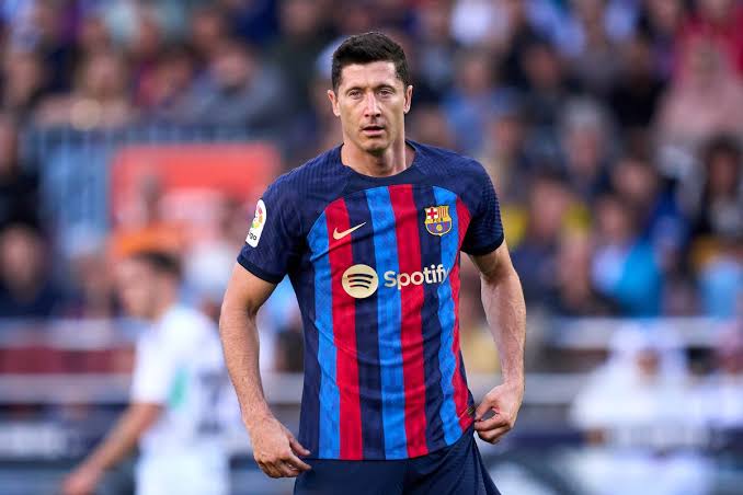 صورة ليفاندوفسكي يُفاجئ جماهير برشلونة بهذا التصريح 
