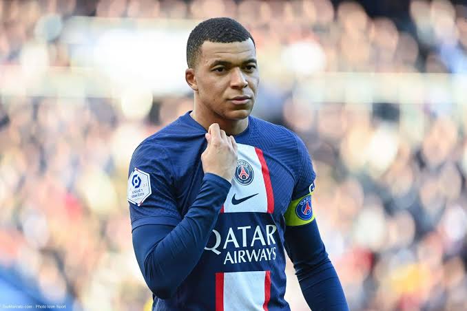 صورة باريس سان جيرمان يحدد سعر مبابي وريال مدريد يجهز عرضه