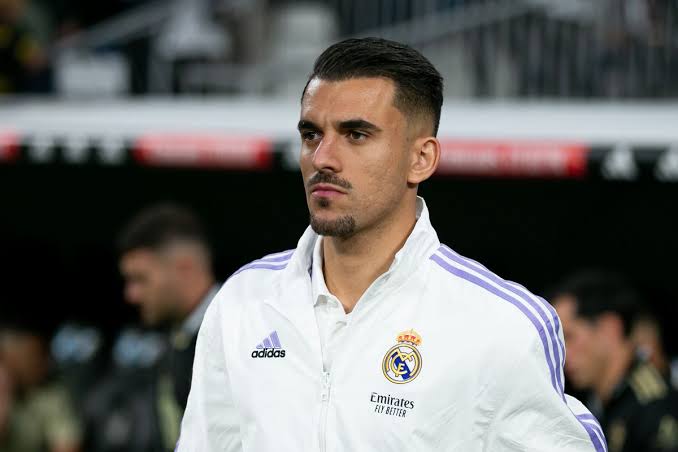 صورة رسمياً .. ريال مدريد يعلن التجديد لسيبايوس