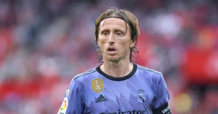 صورة رسمياً.. ريال مدريد يجدد عقد مودريتش