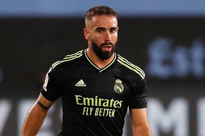 صورة لاعب اسبانيول يفاجئ كارفاخال 