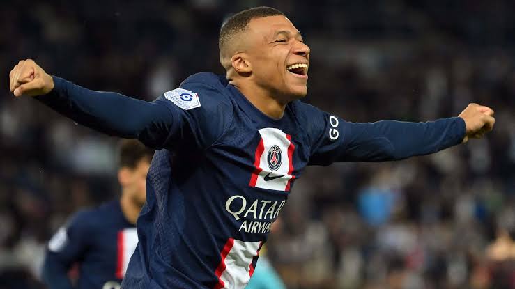 صورة ريال مدريد يقترب من ضم مبابي لهذا السبب.. وموقف غامض لهالاند 