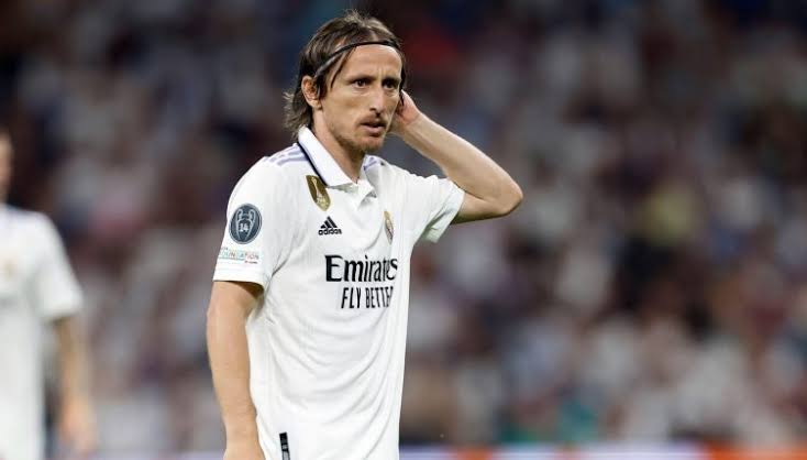 صورة مودريتش مستمر مع ريال مدريد 