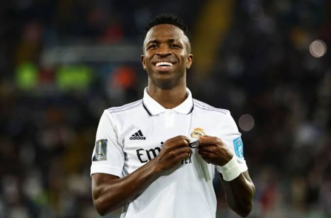 صورة لاعب برشلونة: فينيسيوس الأفضل في العالم 