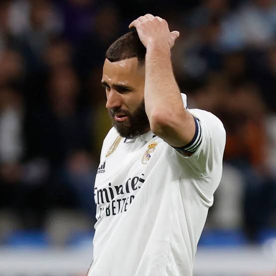 صورة سبب رحيل بنزيما عن ريال مدريد 