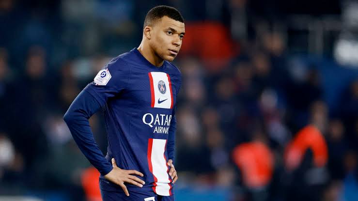 صورة مبابي يوافق على التوقيع مع ريال مدريد