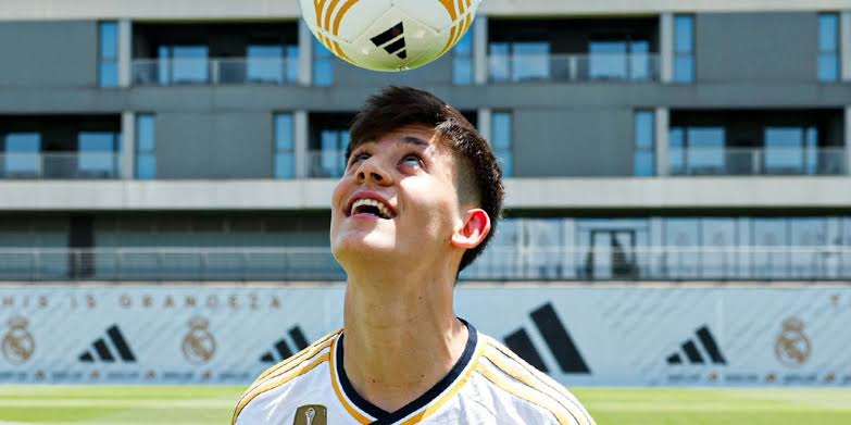 صورة نجم ريال مدريد يعدد مزايا جولر