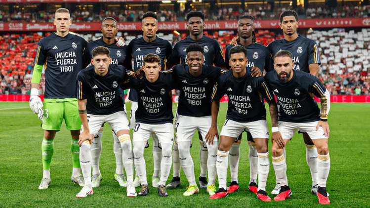 صورة لاعبو ريال مدريد يدعمون كورتوا خلال مواجهة بيلباو بالدوري الإسباني