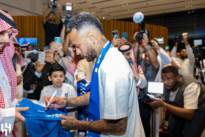 صورة نيمار يصل السعودية لبداية مشواره الجديد مع الهلال