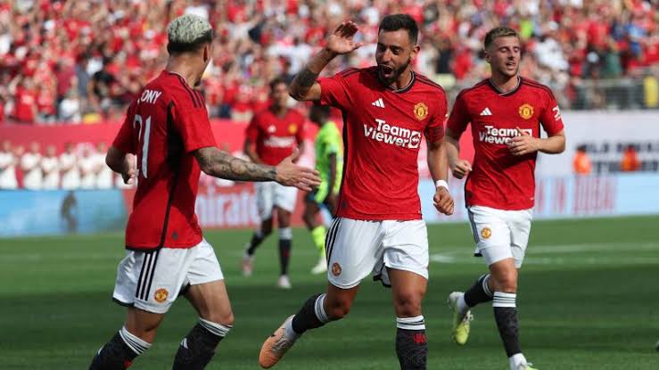 صورة مدافع مانشستر يونايتد مطلوب في الدوري السعودي