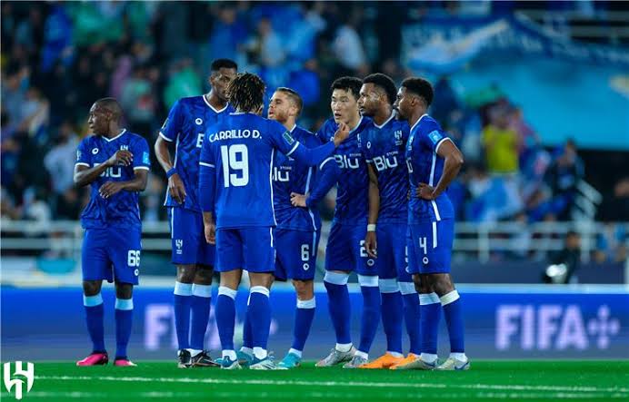 صورة نجم الهلال السعودي يكشف موقفه من الإصابة 