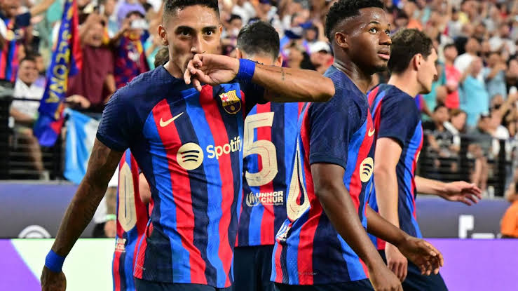 صورة تشافي يتمسك ببقاء هذا اللاعب.. طالع التفاصيل