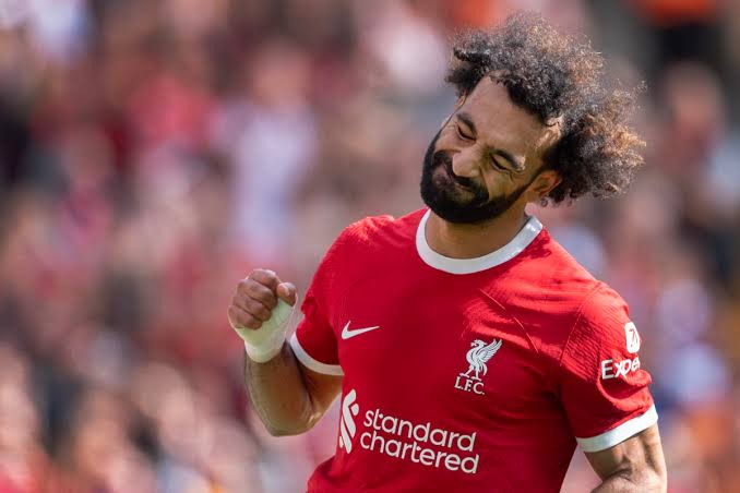 صورة ليفربول يحسم الجدل حول رحيل صلاح للدوري السعودي 