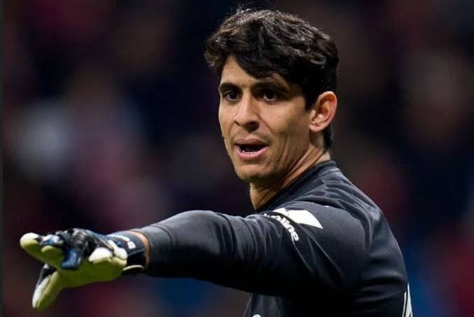 صورة تطورات تعاقد ريال مدريد مع ياسين بونو 