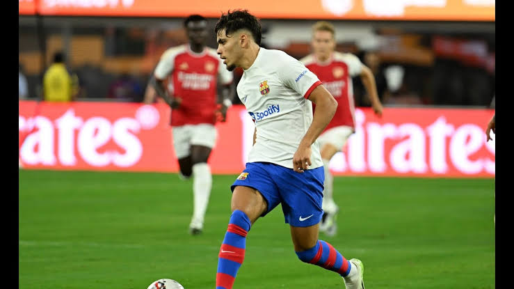 صورة برشلونة يتمسك ببقاء الزلزولي.. وقرار صادم من اللاعب 