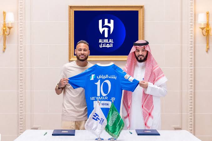 صورة جماهير باريس سان جيرمان تُهين نيمار بعد انتقاله إلى الهلال