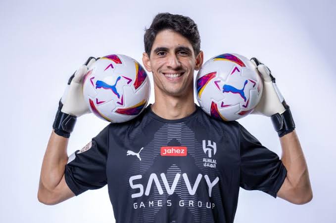 صورة بعد انضمامه إلى الهلال.. ياسين بونو يكشف فشل انتقاله إلى ريال مدريد 