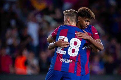 صورة برشلونة يتفق على تجديد عقد نجم الفريق