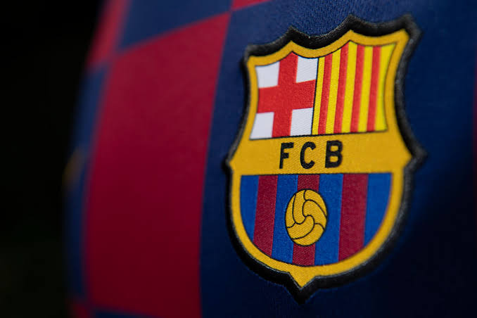 برشلونة يثير الجدل بقميص مباراة الكلاسيكو القادمة