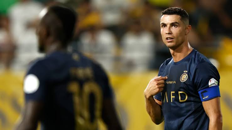 صورة كريستيانو رونالدو يخرج عن صمته بعد انتقاله إلى الدوري السعودي لهذا السبب