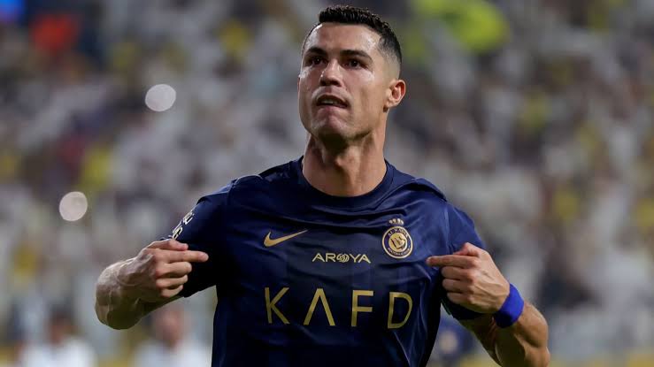 صورة نجم ريال مدريد يُفاجئ كريستيانو رونالدو بتصريحات نارية 