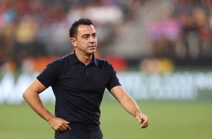 صورة تشافي يحدد بديل لاعب برشلونة 